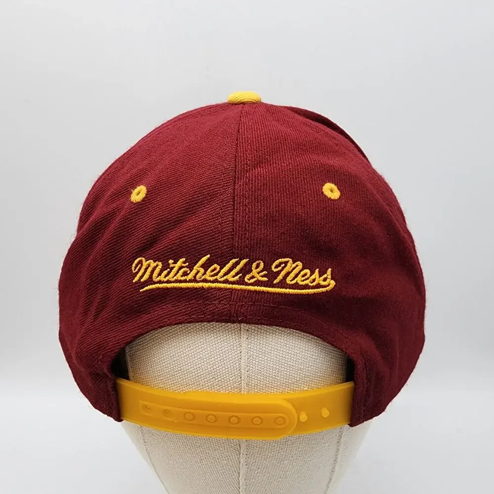 Cleveland Cavaliers Snapback Hat Cap Woven Flat Brim Maroon Wool Blend Retro